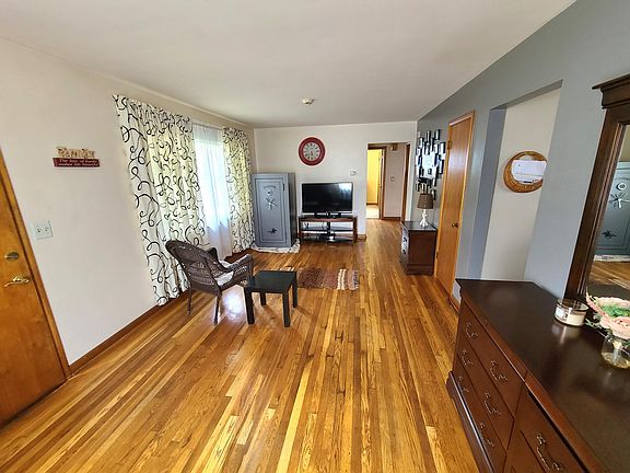 5th image of 3512 Vanderberg Ave