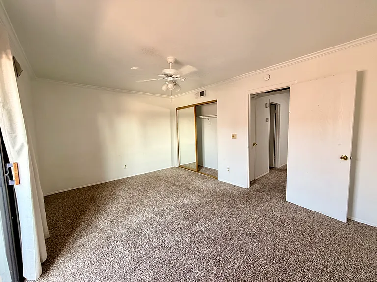 820 W 14th St — Photo 11