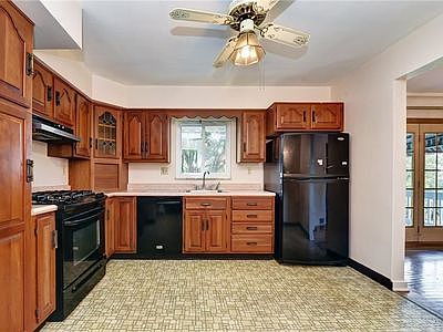 4th image of 4244 Winterburn Ave