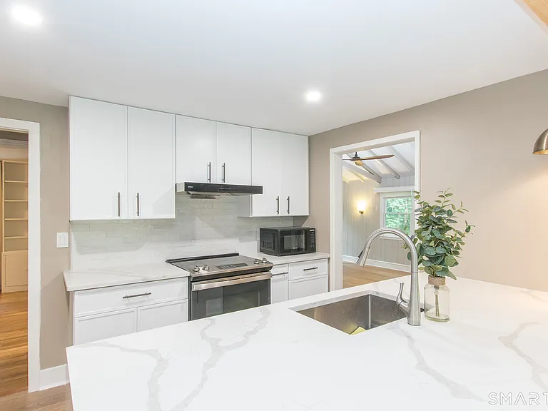211 New Canaan Rd — Photo 3