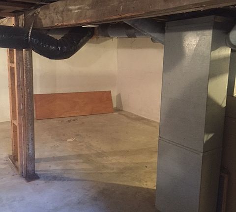 3rd image of 121 E Parkwood Dr