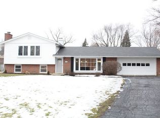 4903 Blue Bird Ct, Crystal Lake, IL 60012