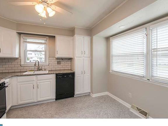 5th image of 140 Lake Dr