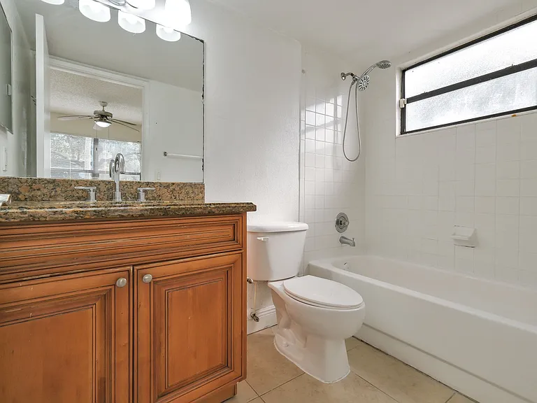 1440 Lake Crystal Dr #B — Photo 5
