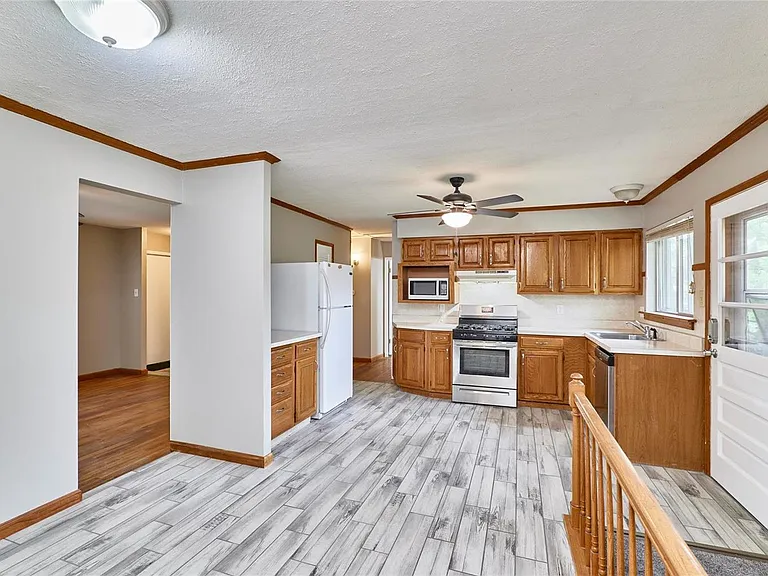 389 Messina Dr — Photo 5