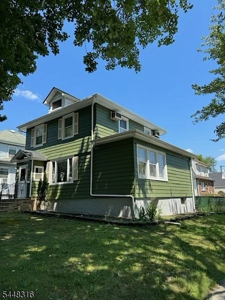 1st image of 883 Ray Ave