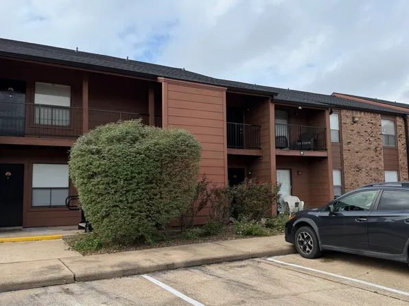 904 University Oaks Blvd, College Station, TX