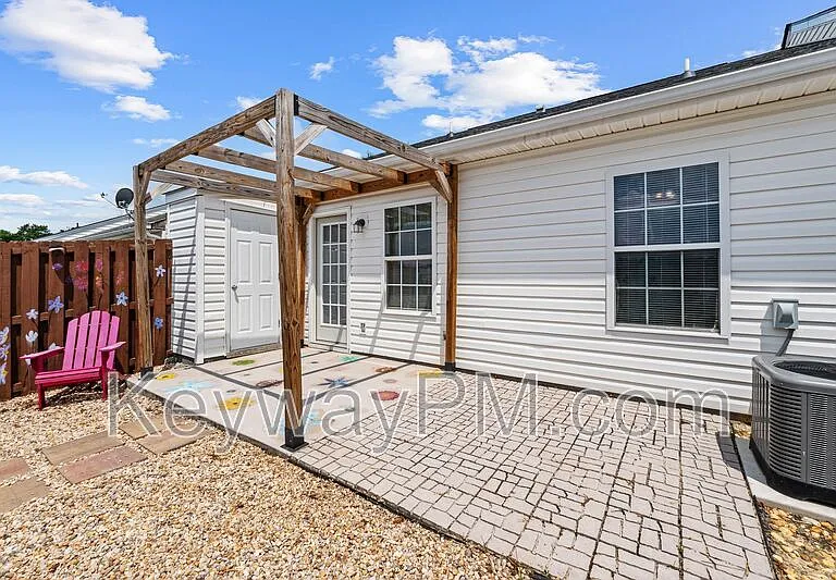 1512 Abby Way — Photo 14
