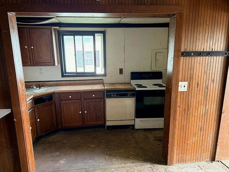 521 W Franklin St — Photo 4