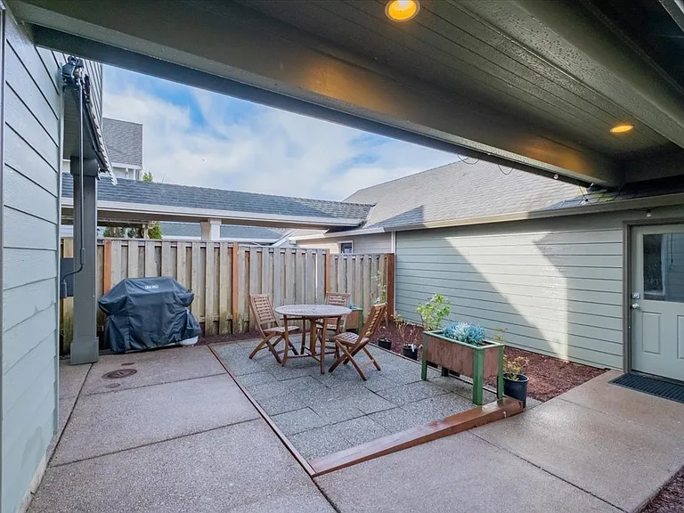 3519 SE Quayside St — Photo 41