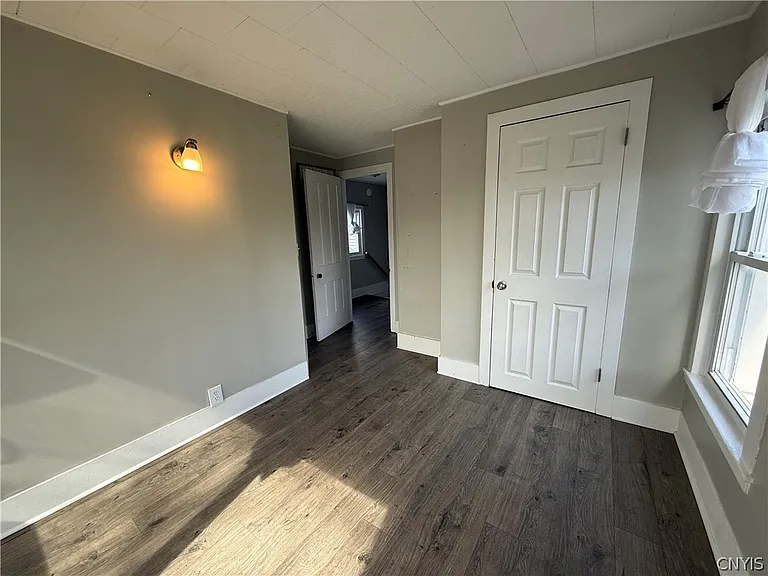 250 W 2nd St #3 — Photo 10
