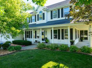 7440 Sunburst Ln, Neenah, WI 54956