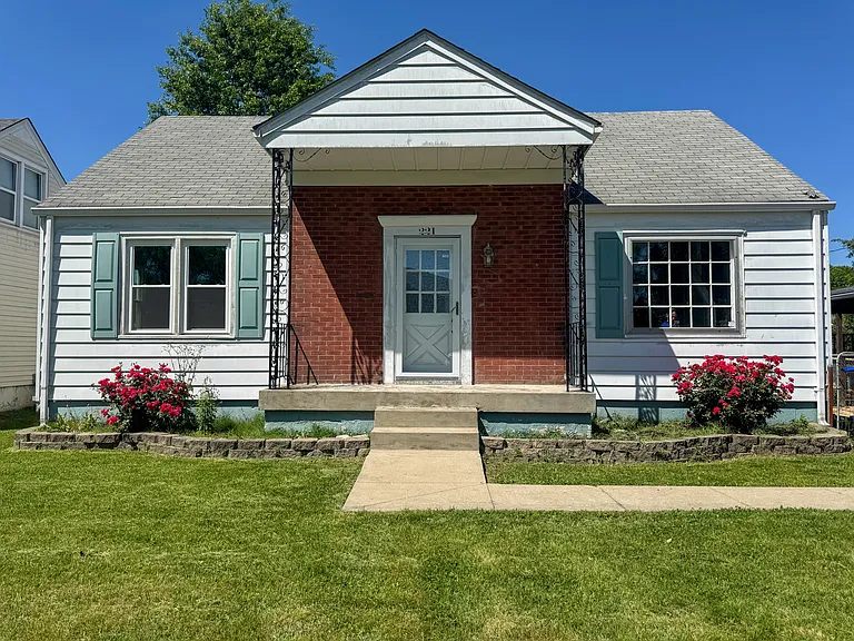 221 Inverness Ave — Photo 1