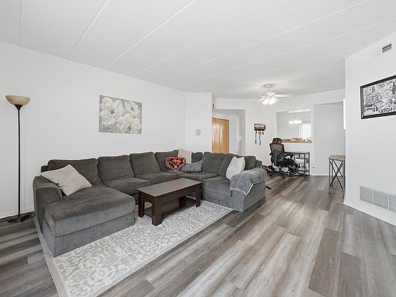 3rd image of 7900 Nagle Ave APT 2N