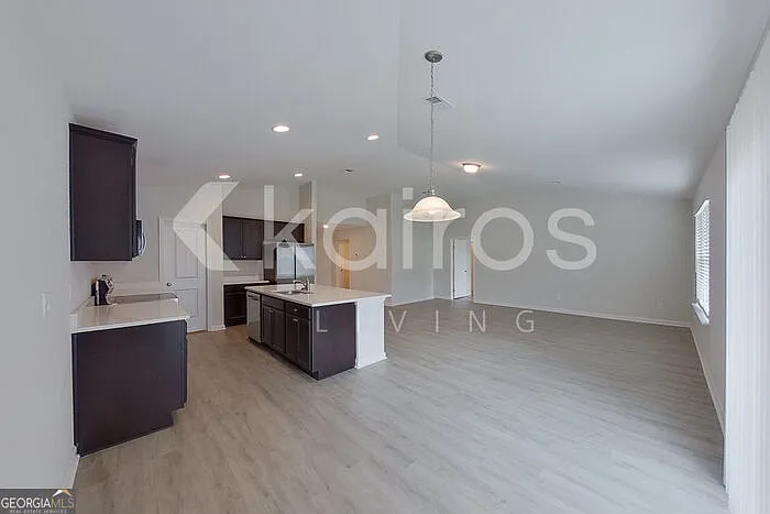 3 bed, 2.0 bath, 3466 sqft, $1,995 — Photo 4