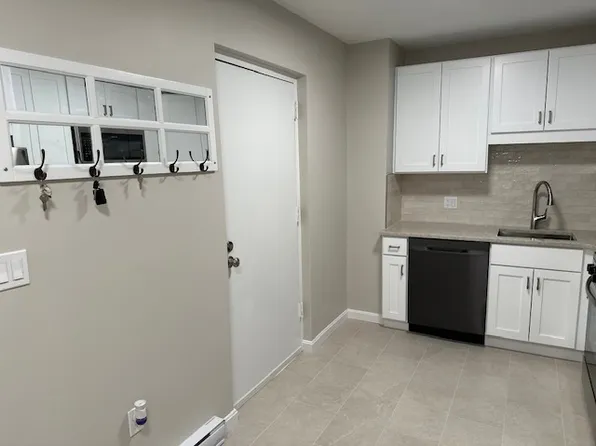 69 Milliken Ave APT 18A, Franklin, MA 02038