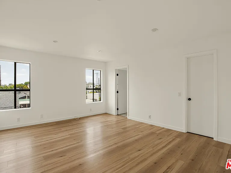 2020 Delaware Ave #7 — Photo 11