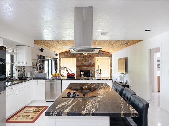 5th image of 21290 SW 234th St