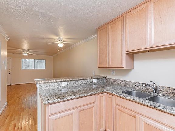 4th image of 2201 Driscoll St APT 4