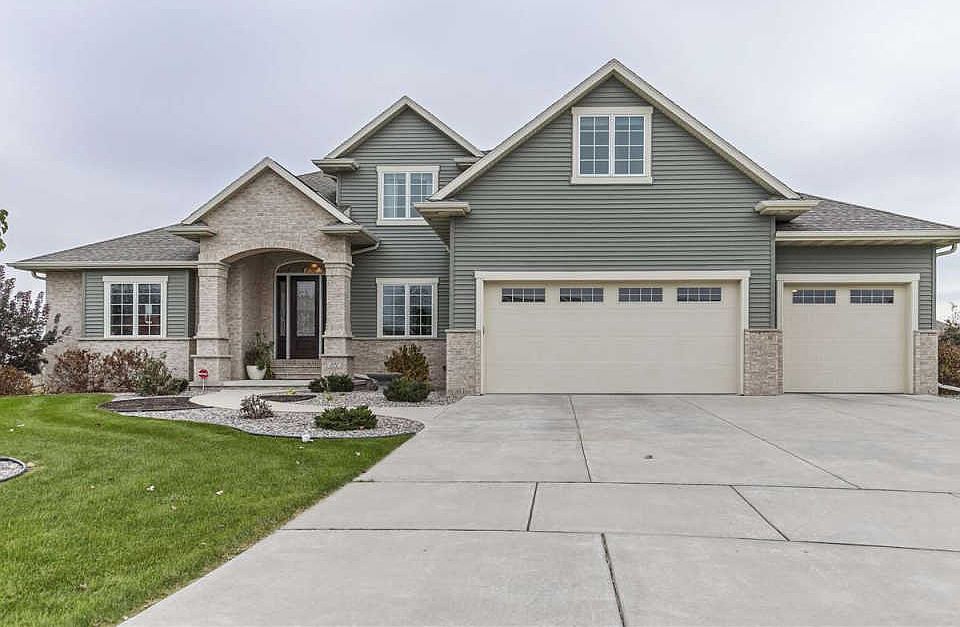 1st image of 371 Clermont Ct
