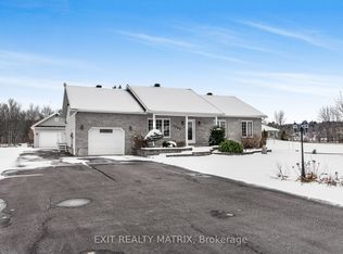 1582 Sandy Hill Rd, Champlain, ON K6A 2R2