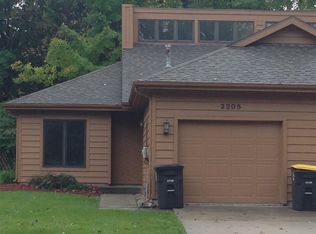 2207 Versailles Village Pl, Fort Wayne, IN 46808