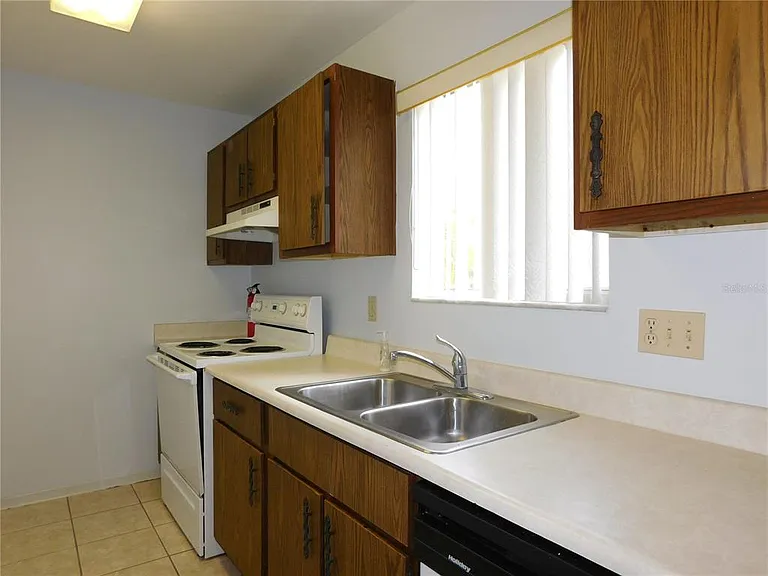 1118 Spring Meadow Dr — Photo 6