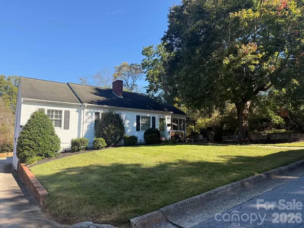 1008 Grove Ave SW, Lenoir, NC 28645