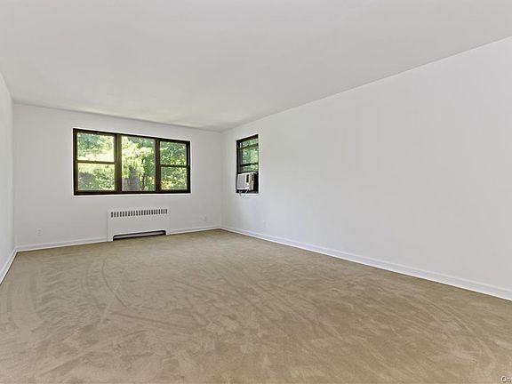 4th image of 154 Martling Ave
