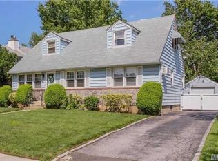 43 Maple St, Garden City, NY 11530