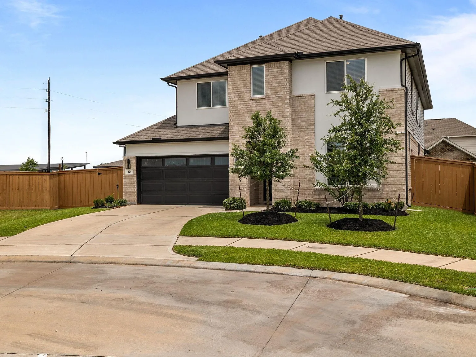 5 bed, 3.0 bath, 2653 sqft, $3,400 — Photo 2