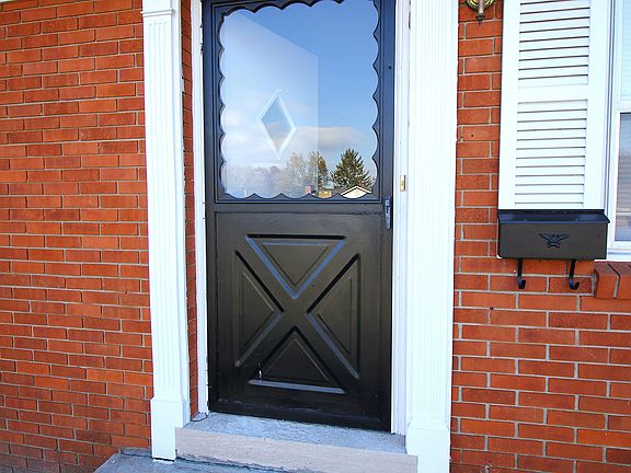 4th image of 1090 Meridian Ct