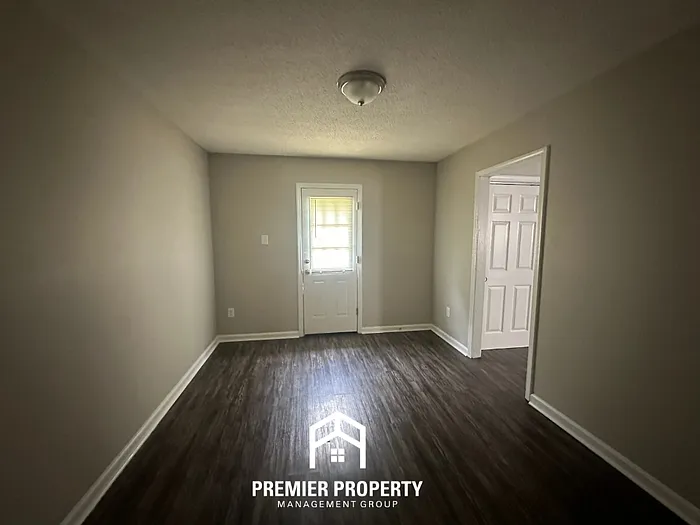 2105 Woodfield Park Rd — Photo 5