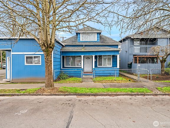 2nd image of 441 445 Smithers Avenue S