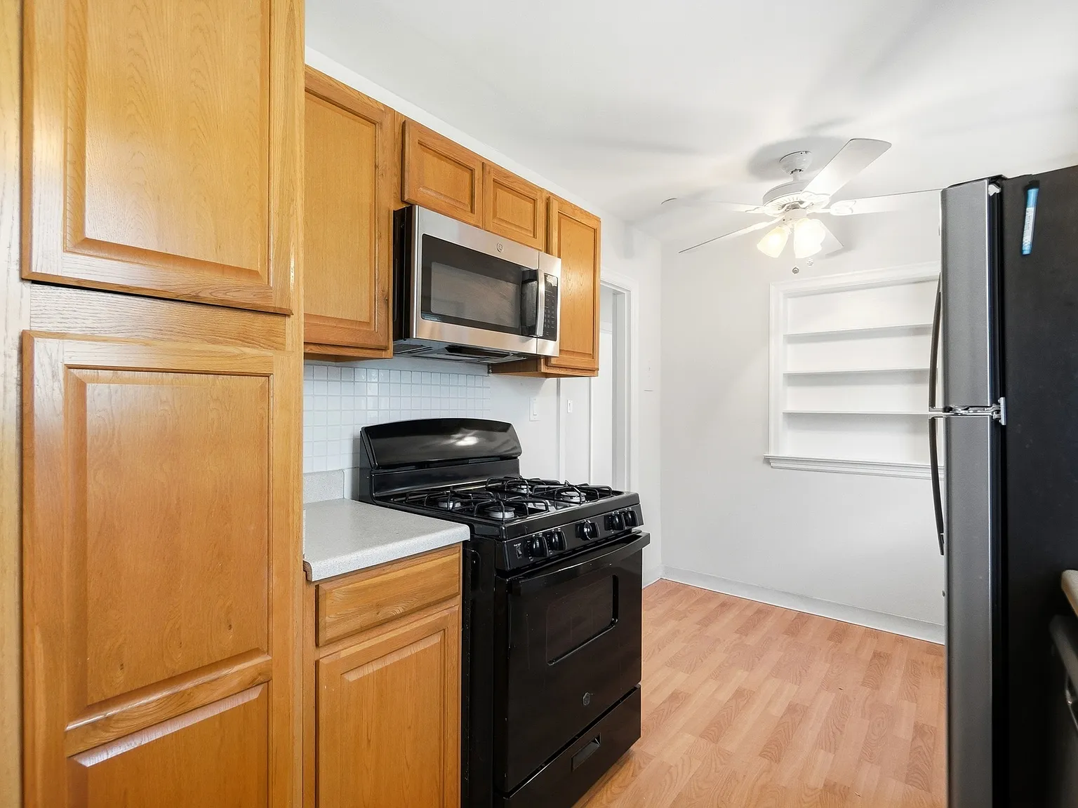 3 bed, 1022 sqft, $2,300 — Photo 4
