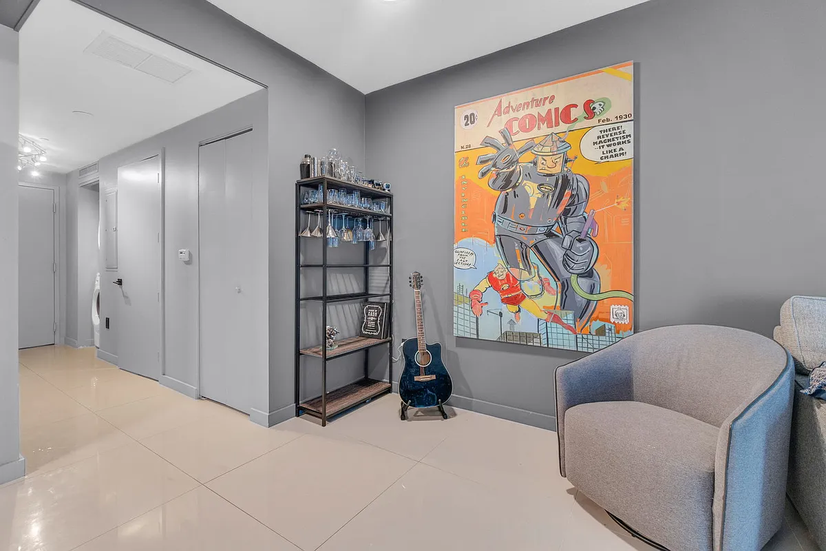 Building Photo - 488 NE 18th St #2104