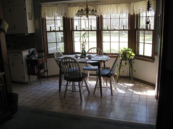 Eat-in Kitchen