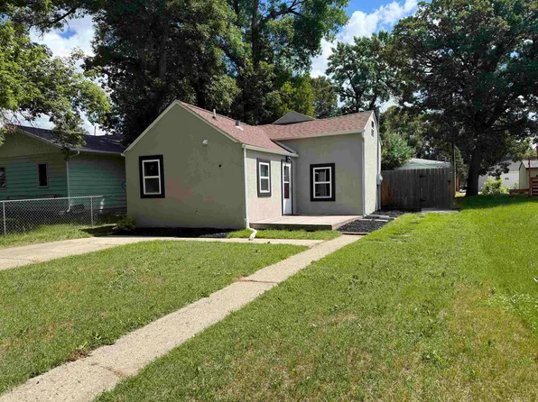 109 17th St SE, Minot, ND 58701