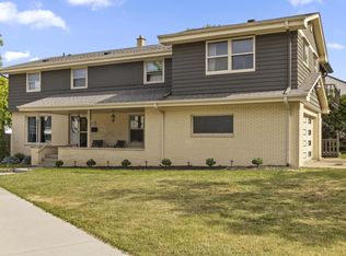 9625 W Metcalf PLACE, Milwaukee, WI 53222