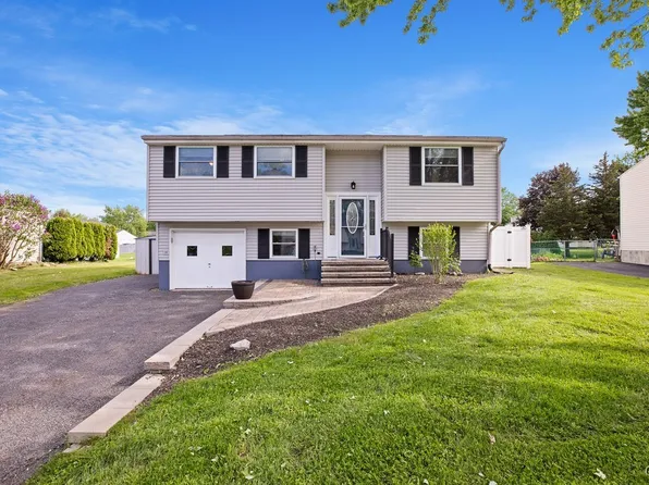 8163 Mantova Dr, Clay, NY 13041