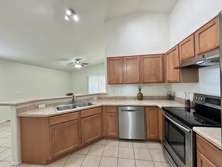 7304 E Laughing Tree Ln — Photo 10