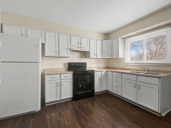 3rd image of 131 N Lincolnway #6