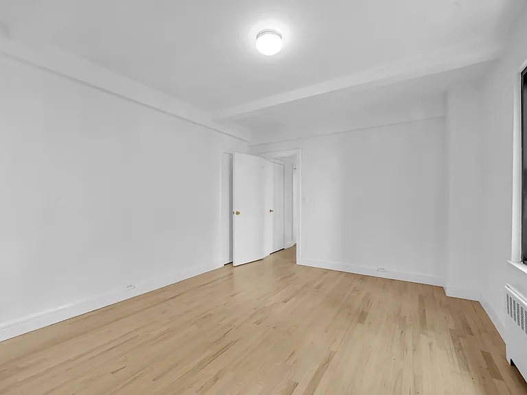 230 E 48th St #2E — Photo 8