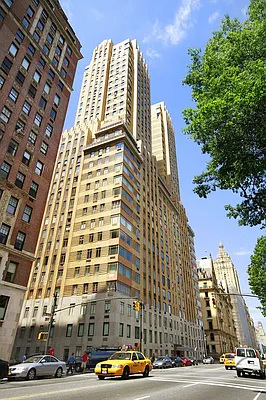 71st to 72nd Street and Central Park West. Majestic apartments