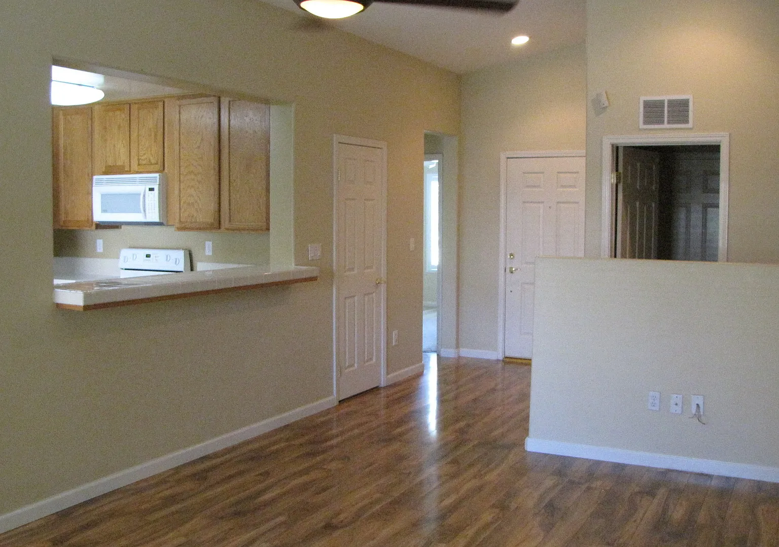 Seven Oaks at Grand Island Home — Photo 4