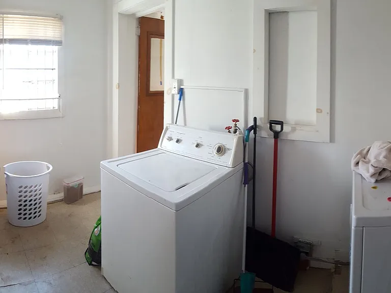 1613 Fontain St — Photo 22