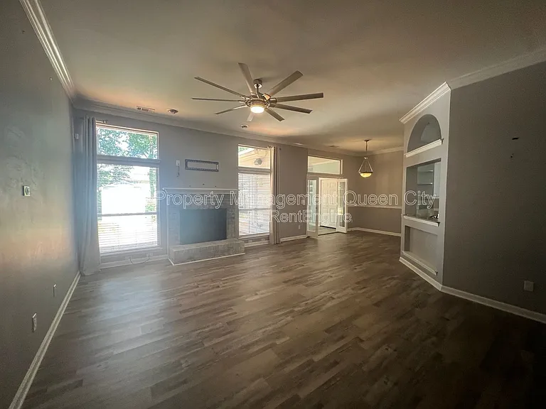 3910 Armitage Dr — Photo 7