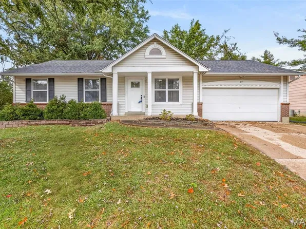 37 Royal Oaks Dr, O'Fallon, MO 63366