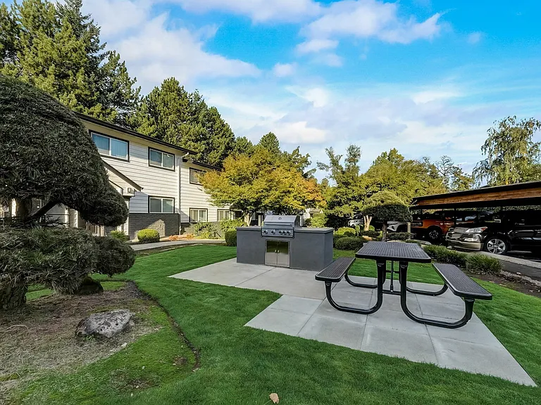 2-web-or-mls- SW Hall Blvd-002
