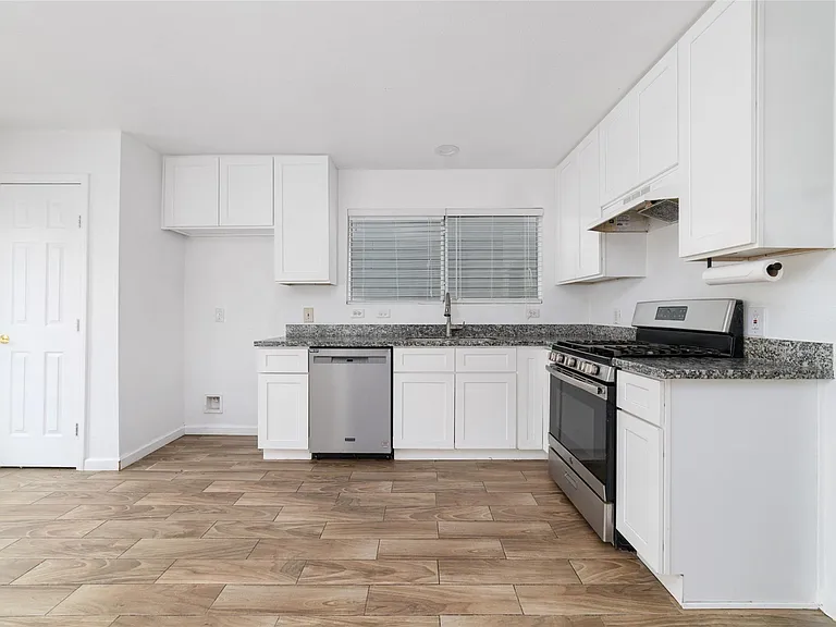 10106 Farrell Dr — Photo 8
